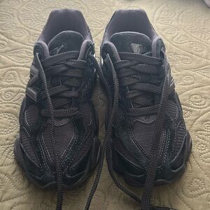 New Balance 9060 Triple Black